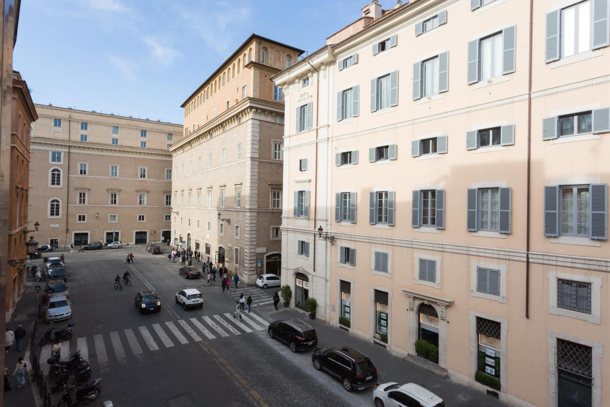Navona 68, Rome